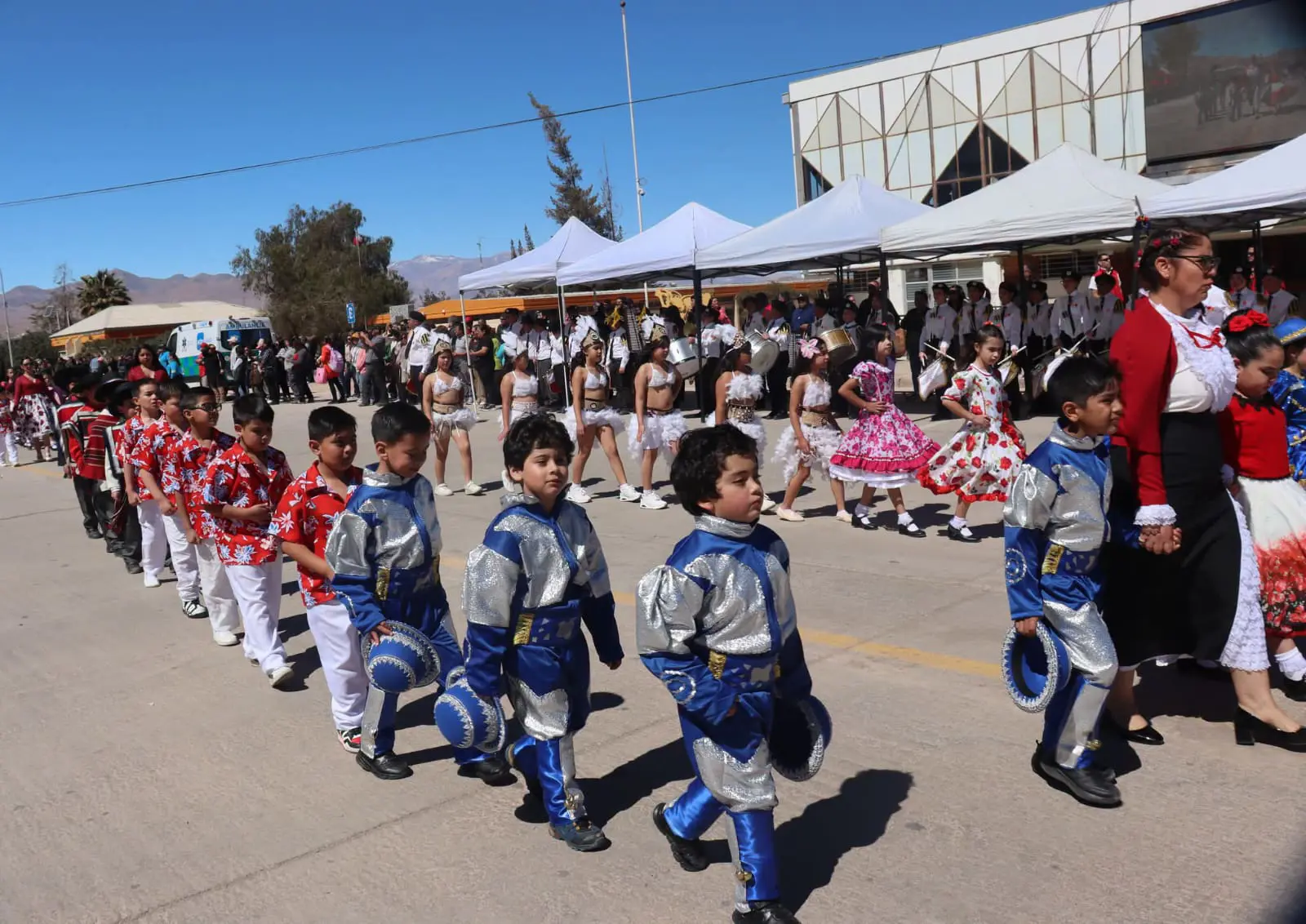Colegio San Matías celebra las Fiestas Patrias con tradicional desfile