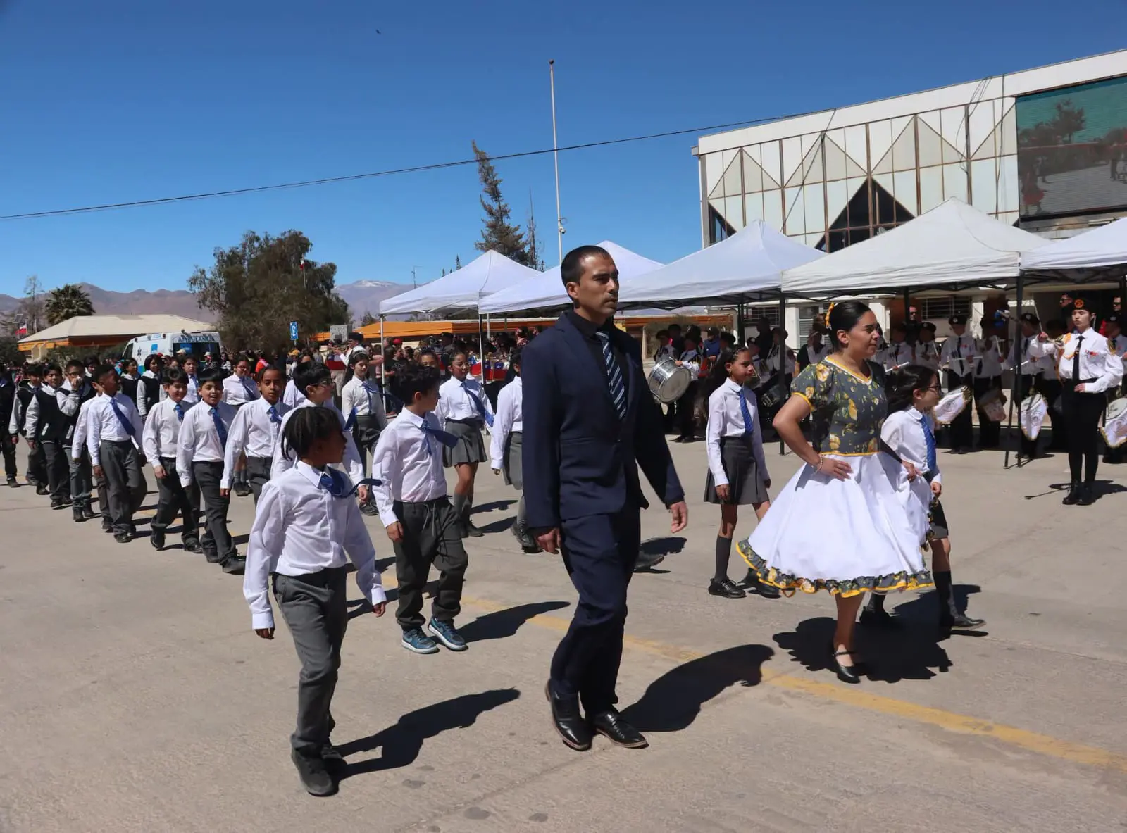 Colegio San Matías celebra las Fiestas Patrias con tradicional desfile